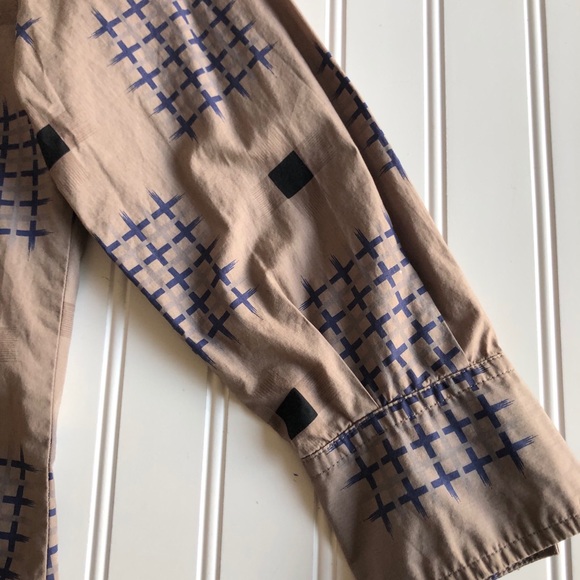 DEMA Modern Ruffle Button Down Top Size Small - Picture 6 of 11